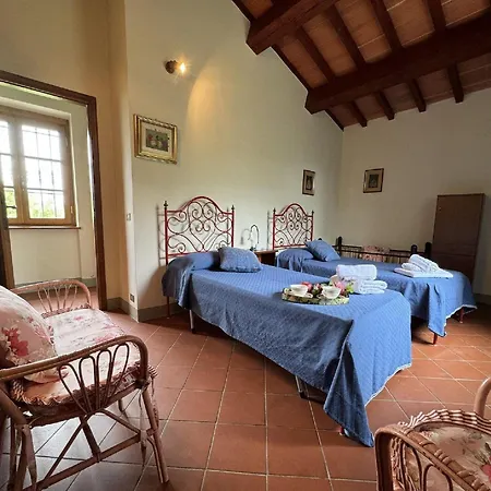 Picturesque Stone House With Private Garden بيت للعطل