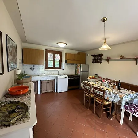 Picturesque Stone House With Private Garden بيت للعطل *