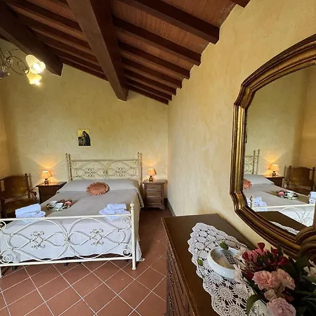 Picturesque Stone House With Private Garden بيت للعطل